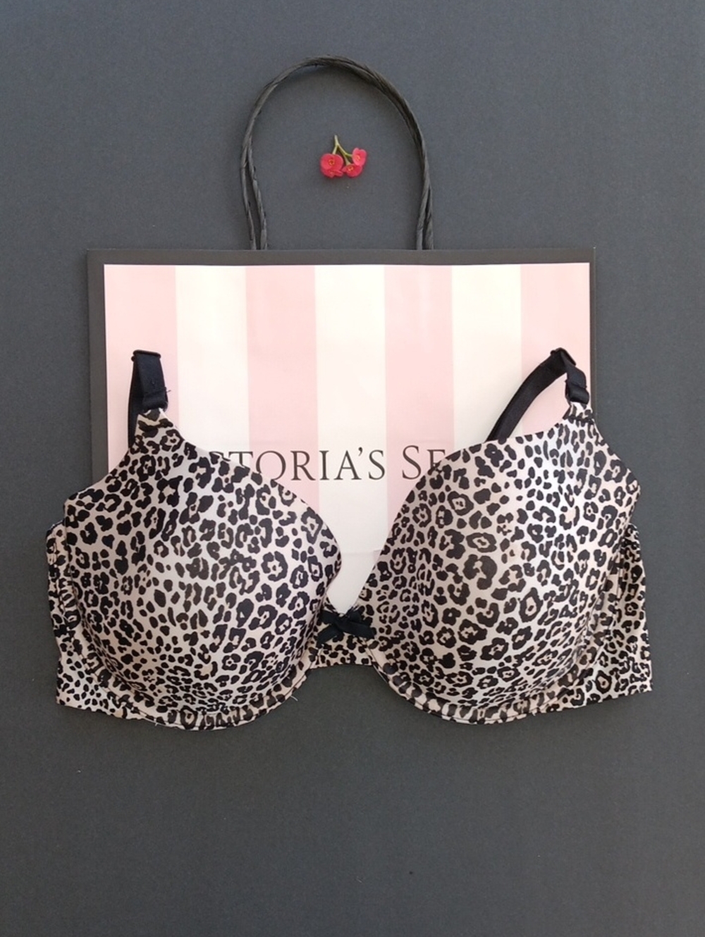 Victoria's Secret Leopard Print T-Shirt Bra - Black & Cream Demi Buste Size36D